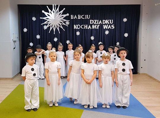 Gr. III - Występ z okazji Dnia Babci i Dziadka