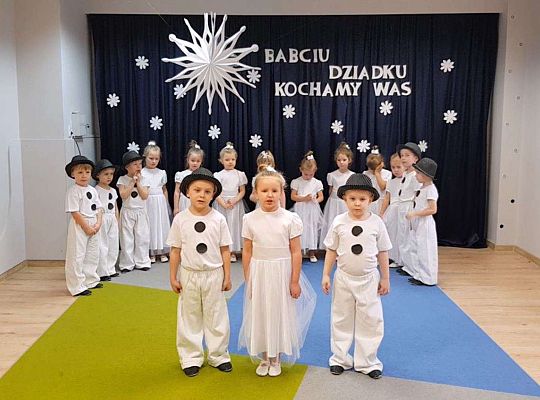 Gr. III - Występ z okazji Dnia Babci i Dziadka