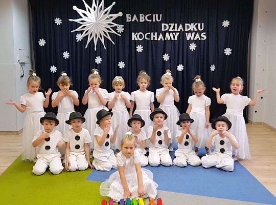 Gr. III - Występ z okazji Dnia Babci i Dziadka