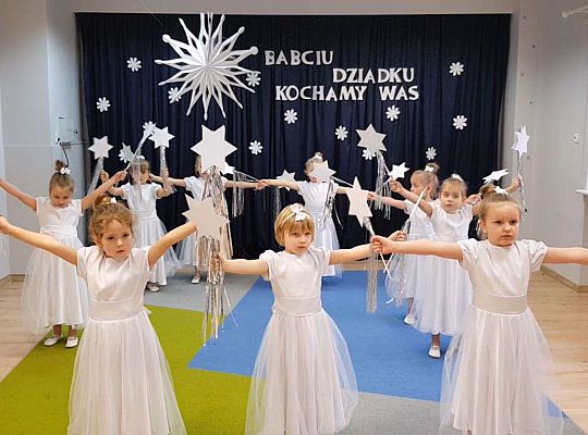 Gr. III - Występ z okazji Dnia Babci i Dziadka