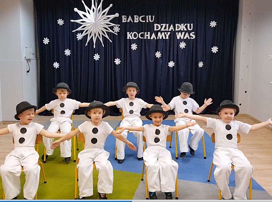 Gr. III - Występ z okazji Dnia Babci i Dziadka