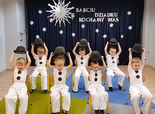 Gr. III - Występ z okazji Dnia Babci i Dziadka