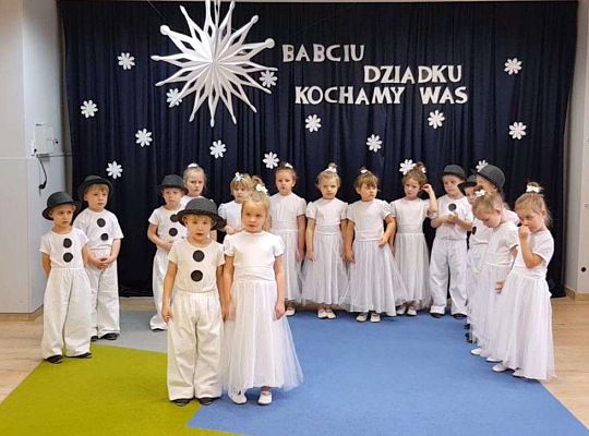 Gr. III - Występ z okazji Dnia Babci i Dziadka