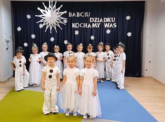 Gr. III - Występ z okazji Dnia Babci i Dziadka