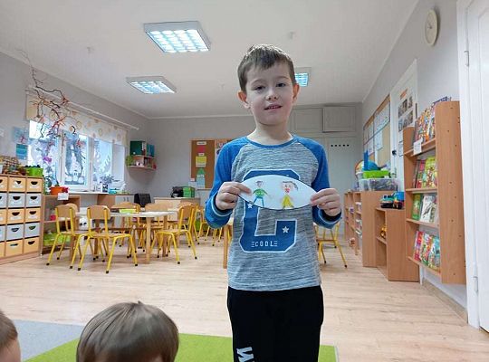 Gr. IV - Zajęcia z programu Przyjaciele Zippiego- "Kwiat przyjaźni- rozwiązywanie konfliktów z przyjaciółmi"