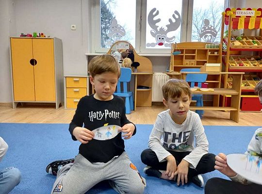 Gr. IV - Zajęcia z programu Przyjaciele Zippiego- "Kwiat przyjaźni- rozwiązywanie konfliktów z przyjaciółmi"