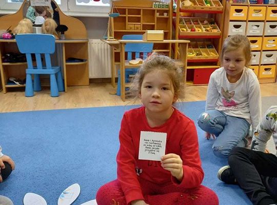 Gr. IV - Zajęcia z programu Przyjaciele Zippiego- "Kwiat przyjaźni- rozwiązywanie konfliktów z przyjaciółmi"