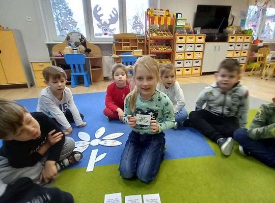 Gr. IV - Zajęcia z programu Przyjaciele Zippiego- "Kwiat przyjaźni- rozwiązywanie konfliktów z przyjaciółmi"