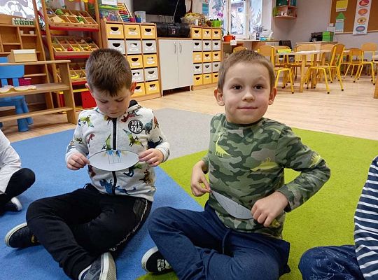 Gr. IV - Zajęcia z programu Przyjaciele Zippiego- "Kwiat przyjaźni- rozwiązywanie konfliktów z przyjaciółmi"