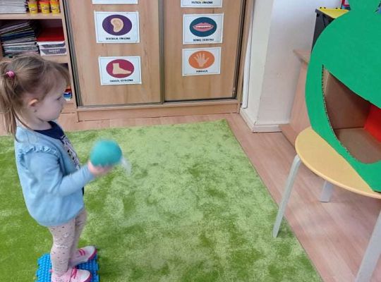 Gr. I Tak ćwiczą żabki