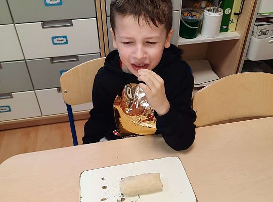 Gr. III Masa solna- smakujemy i lepimy