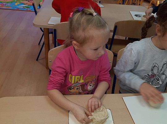 Gr. III Masa solna- smakujemy i lepimy