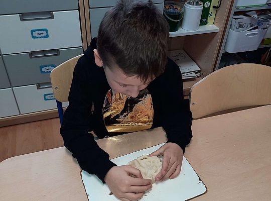 Gr. III Masa solna- smakujemy i lepimy