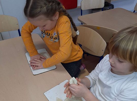 Gr. III Masa solna- smakujemy i lepimy