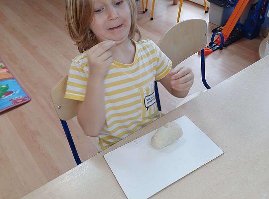 Gr. III Masa solna- smakujemy i lepimy