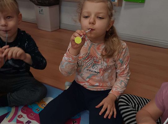 Gr.III "Wdech i wydech"- ćwiczenia oddechowe