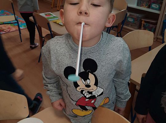 Gr.III "Wdech i wydech"- ćwiczenia oddechowe