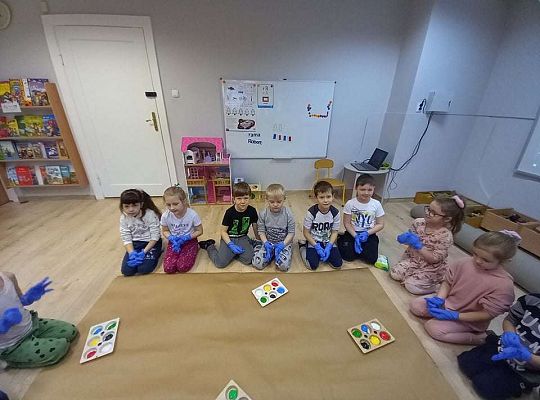 Gr. IV - Malowanie  do muzyki dziesięcioma palcami