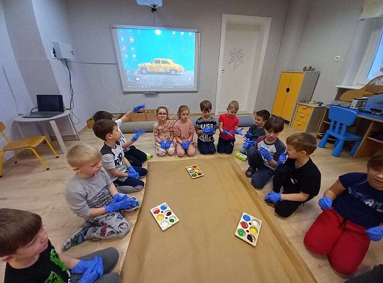 Gr. IV - Malowanie  do muzyki dziesięcioma palcami