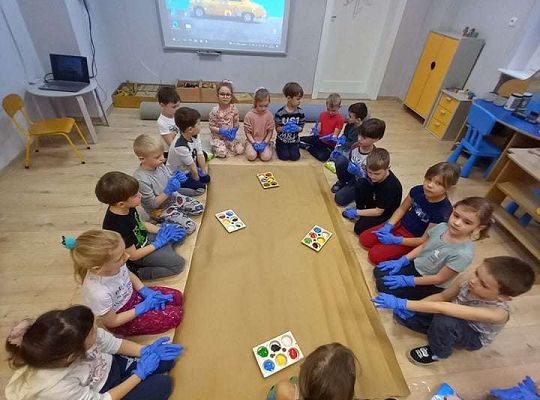 Gr. IV - Malowanie  do muzyki dziesięcioma palcami