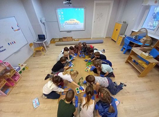 Gr. IV - Malowanie  do muzyki dziesięcioma palcami