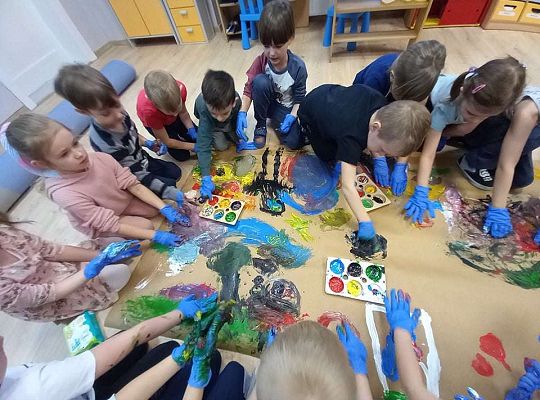 Gr. IV - Malowanie  do muzyki dziesięcioma palcami