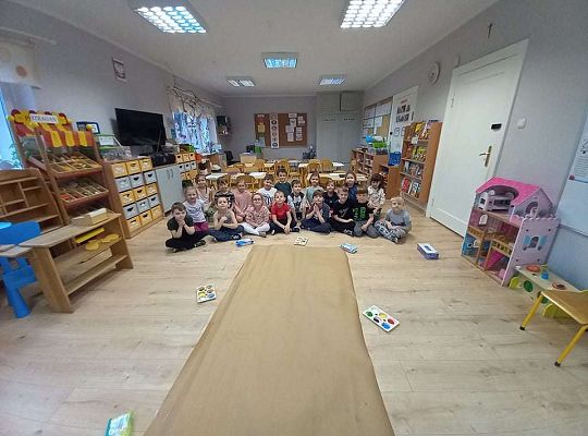 Gr. IV - Malowanie  do muzyki dziesięcioma palcami