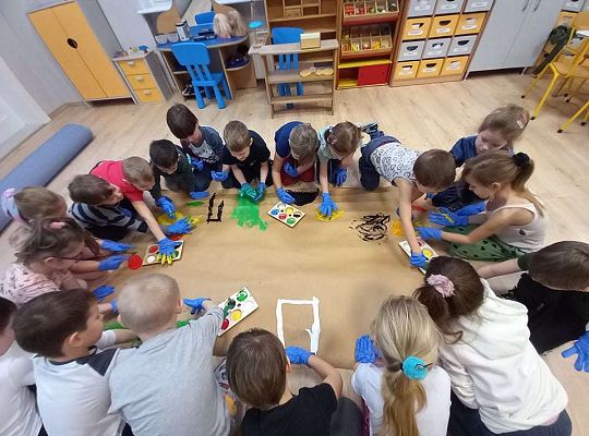 Gr. IV - Malowanie  do muzyki dziesięcioma palcami