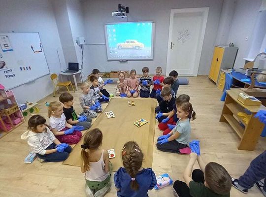 Gr. IV - Malowanie  do muzyki dziesięcioma palcami