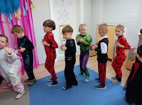 Gr. IV - Bal karnawałowy u starszaków