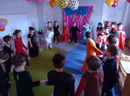 Gr. IV - Bal karnawałowy u starszaków