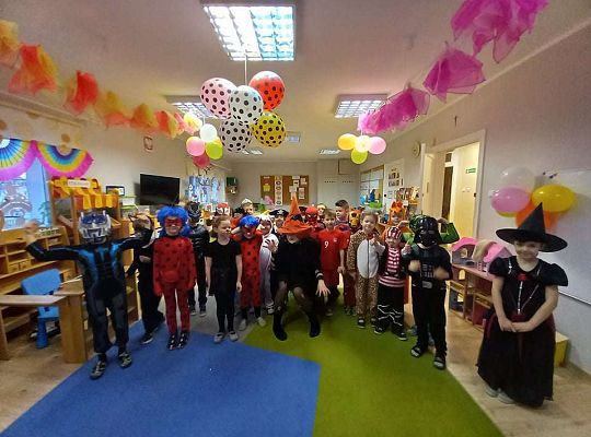 Gr. IV - Bal karnawałowy u starszaków