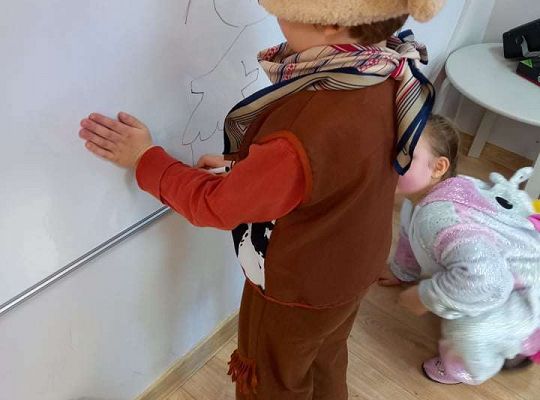 Gr. IV - Bal karnawałowy u starszaków