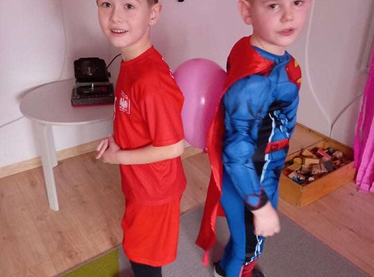 Gr. IV - Bal karnawałowy u starszaków