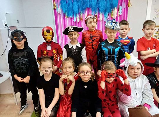 Gr. IV - Bal karnawałowy u starszaków