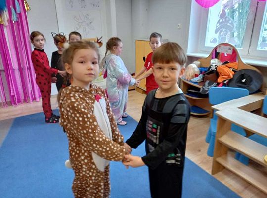 Gr. IV - Bal karnawałowy u starszaków