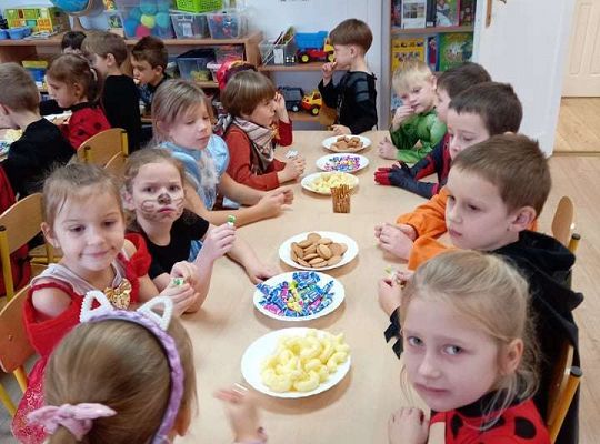 Gr. IV - Bal karnawałowy u starszaków