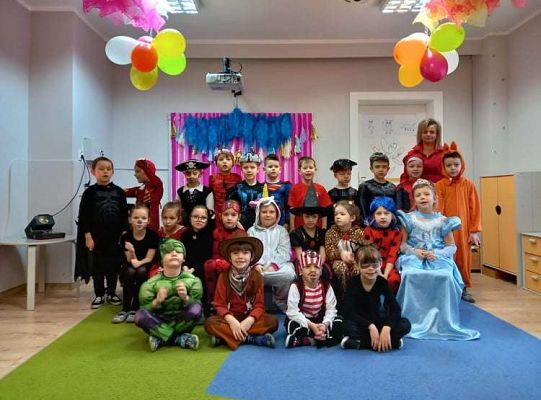 Gr. IV - Bal karnawałowy u starszaków