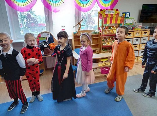 Gr. IV - Bal karnawałowy u starszaków