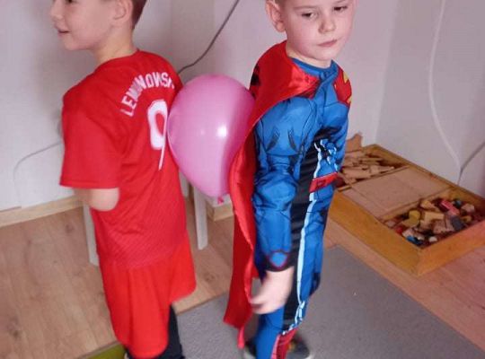 Gr. IV - Bal karnawałowy u starszaków