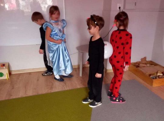 Gr. IV - Bal karnawałowy u starszaków