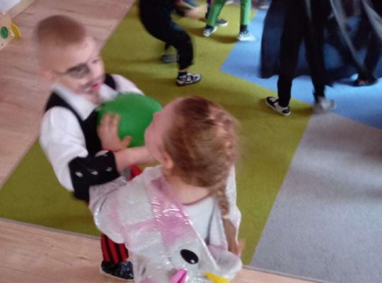 Gr. IV - Bal karnawałowy u starszaków