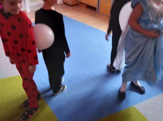 Gr. IV - Bal karnawałowy u starszaków