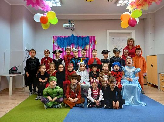 Gr. IV - Bal karnawałowy u starszaków