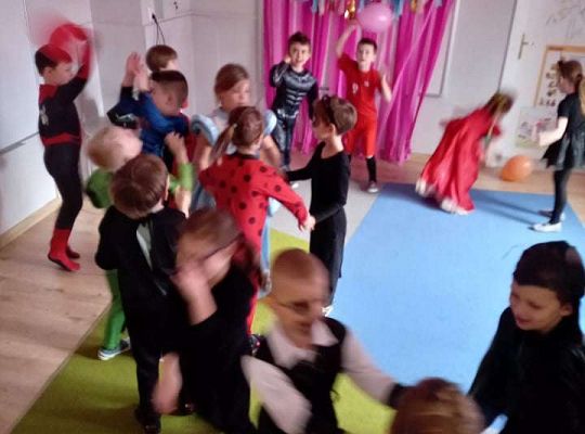 Gr. IV - Bal karnawałowy u starszaków