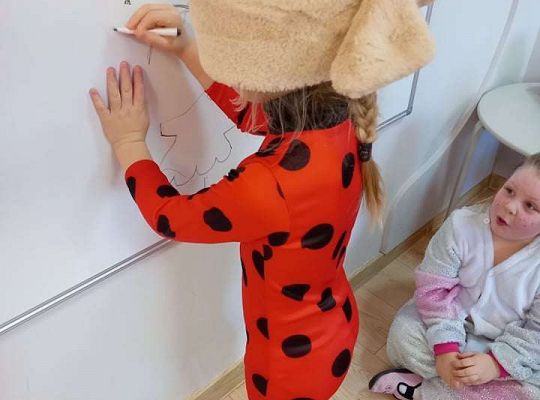 Gr. IV - Bal karnawałowy u starszaków