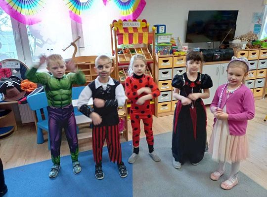 Gr. IV - Bal karnawałowy u starszaków