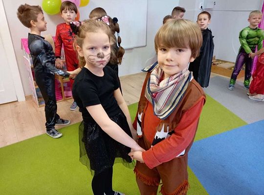 Gr. IV - Bal karnawałowy u starszaków