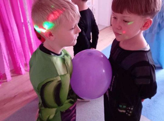 Gr. IV - Bal karnawałowy u starszaków