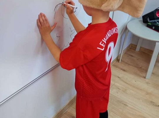 Gr. IV - Bal karnawałowy u starszaków